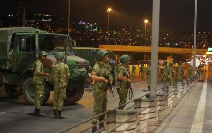 754 στρατιωτικοί έχουν συλληφθεί στην Τουρκία