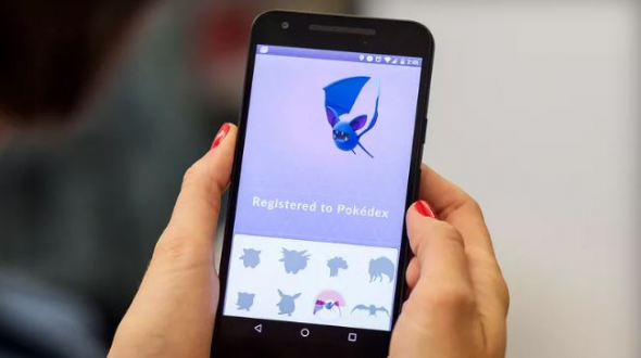 Τρέλα με το Pokémon Go – Βουτιά στο κενό και… πυροβολισμοί