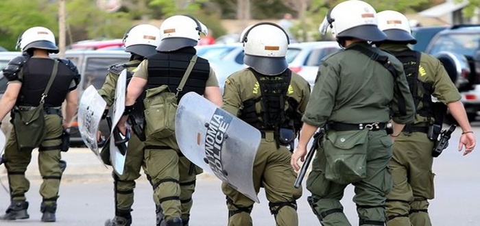 Ένταση έξω από τα γραφεία της Χρυσής Αυγής στο Μαρούσι