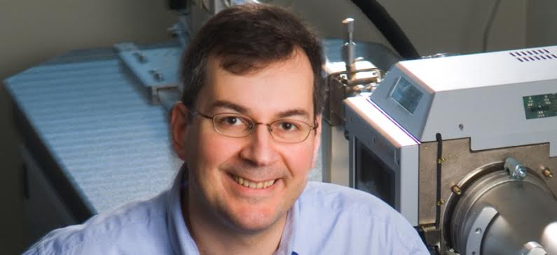 Ο Έλληνας ερευνητής που μειώνει τις σοβαρές παρενέργειες στα ενέσιμα φάρμακα