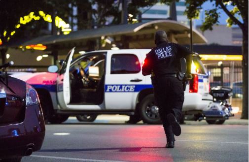 Νεκροί από πυρά ελεύθερων σκοπευτών οι αστυνομικοί στο Ντάλας