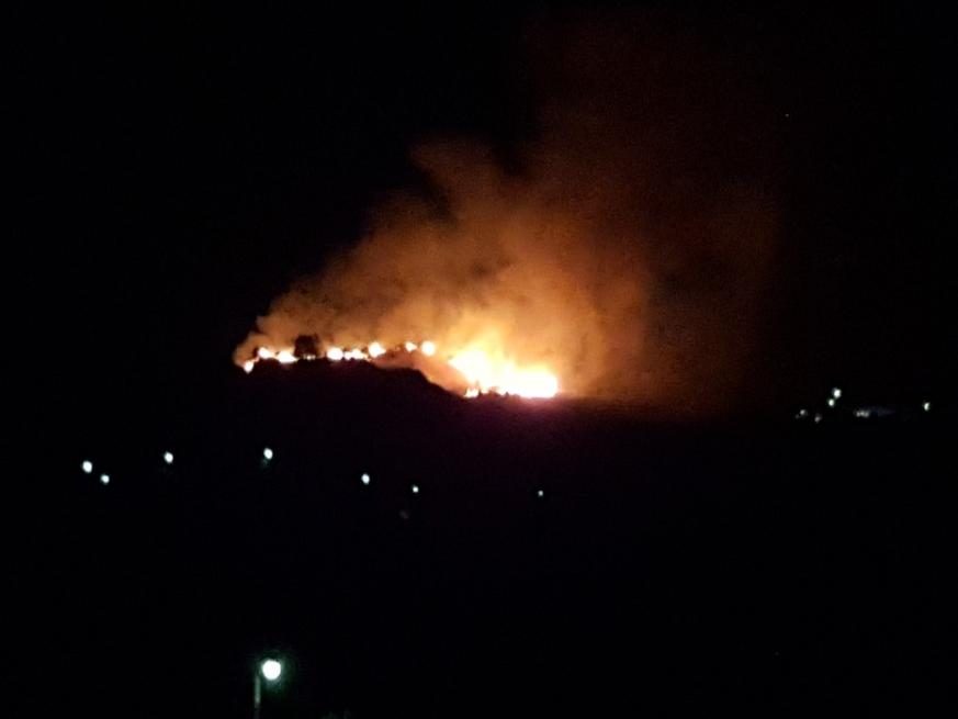 Ενισχύθηκαν οι πυροσβεστικές δυνάμεις που επιχειρούν στην πυρκαγιά της Πάτρας – ΒΙΝΤΕΟ