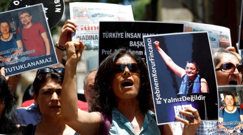 Τουρκία: Ελεύθεροι υπό όρους αφέθηκαν οι δύο ακτιβιστές της ελευθερίας του Τύπου