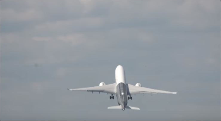 Η πιο εντυπωσιακή απογείωση Airbus που έχετε δει ποτέ – ΒΙΝΤΕΟ