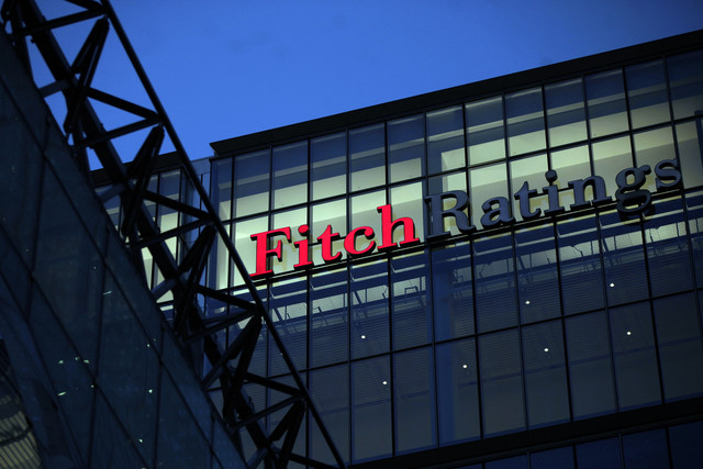 Πότε “βλέπει” ο Fitch χαλάρωση των capital controls
