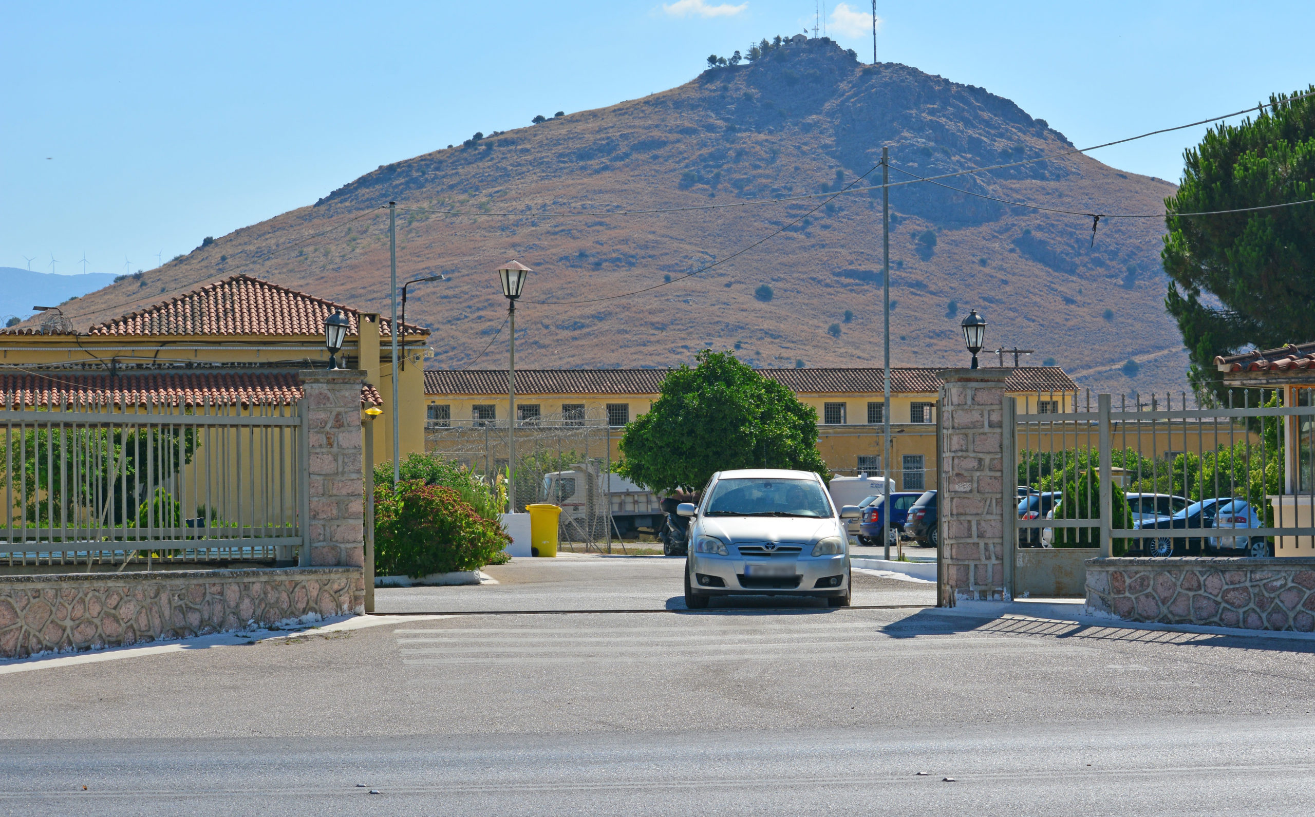 Απόδραση κρατουμένων από τις αγροτικές φυλακές Τίρυνθας – ΦΩΤΟ