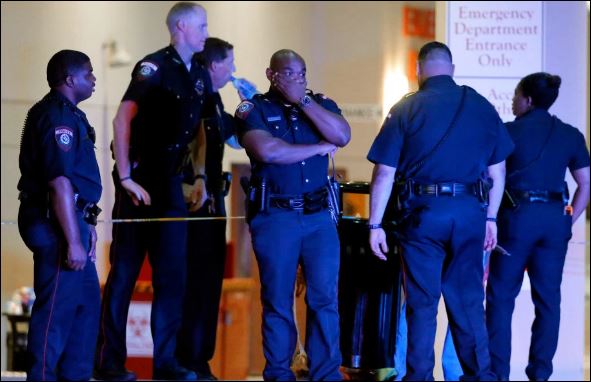 Η οργάνωση “Μαύρη Δύναμη” αναλαμβάνει την ευθύνη για τη δολοφονία των αστυνομικών στο Ντάλας