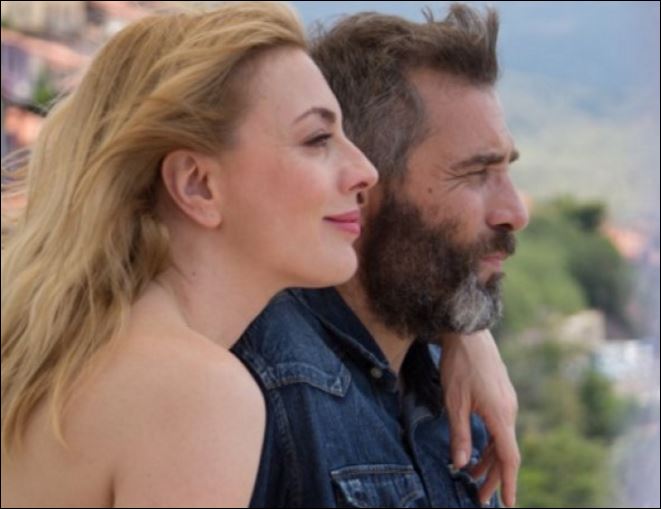 Η αποκαλυπτική πόζα της Καρύδη με τον Αθερίδη – ΦΩΤΟ