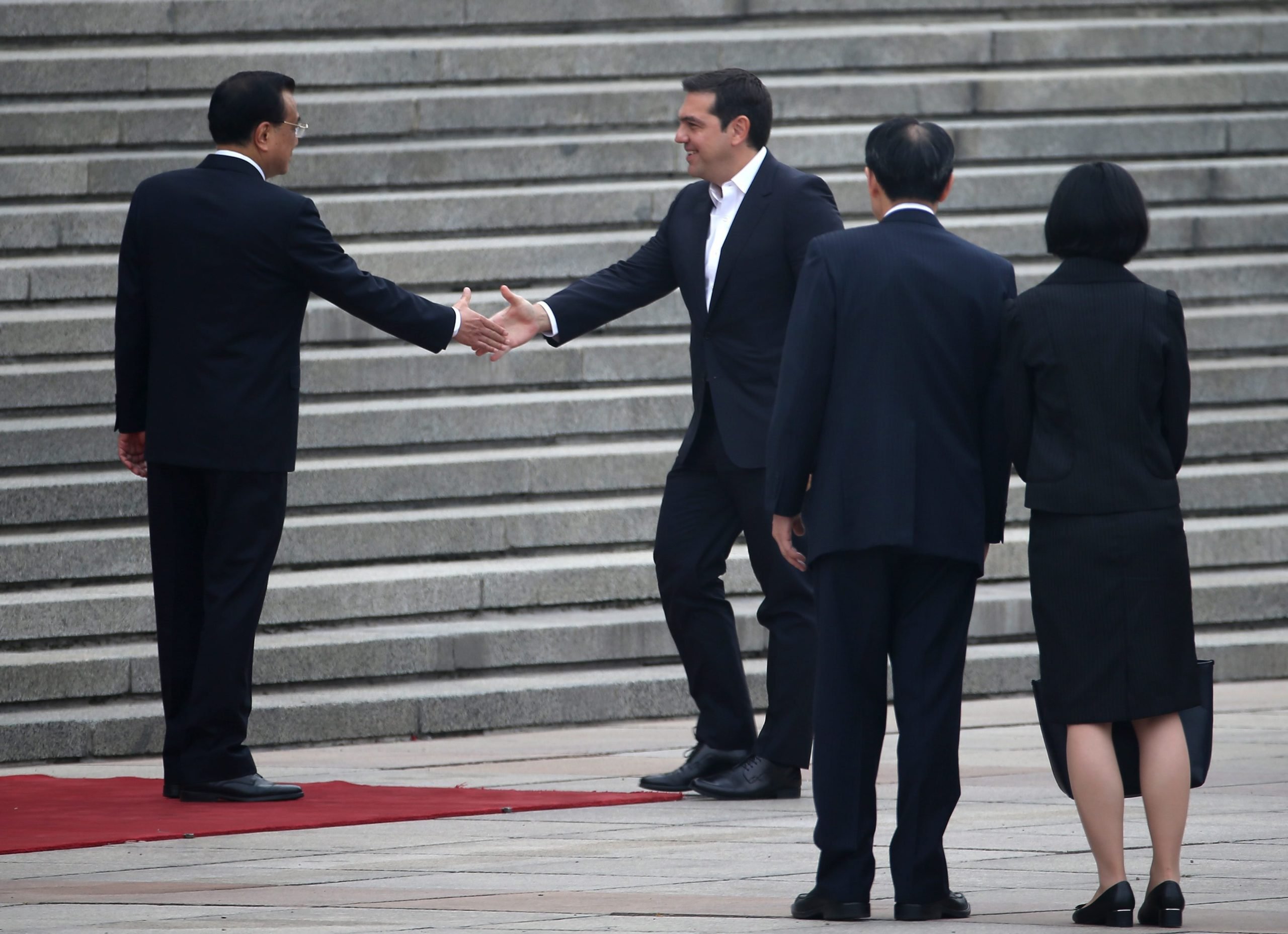 Το αστείο του Τσίπρα στον πρωθυπουργό της Κίνας για τη γραβάτα