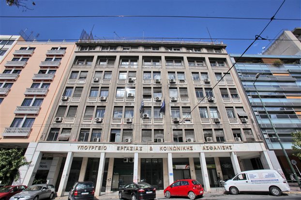 Σημεία ανάκαμψης στην απασχόληση βλέπει το υπουργείο Εργασίας