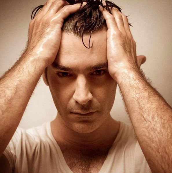 Ο Παπακαλιάτης ποζάρει με τα αδέλφια του – ΦΩΤΟ