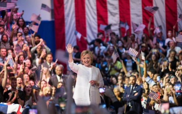 Χίλαρι Κλίντον: Οι σημερινές προκλήσεις απαιτούν σταθερή ηγεσία