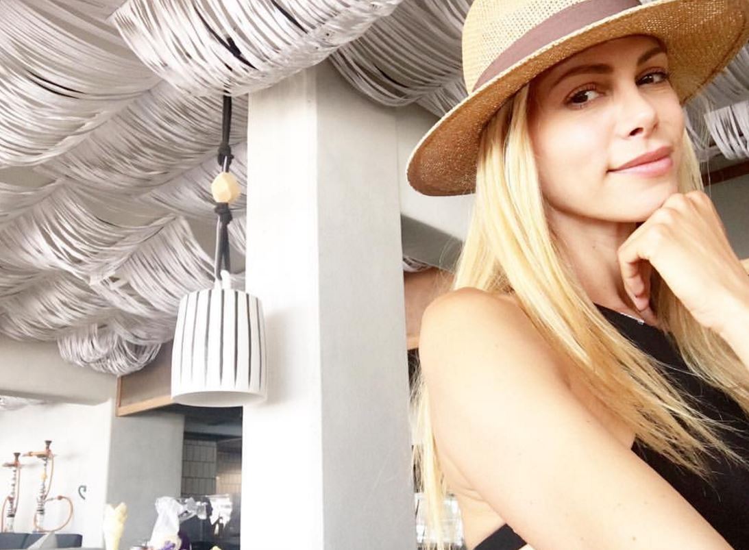 H Στέλλα Δημητρίου βάζει φωτιά στα social media από τη Μύκονο – ΦΩΤΟ