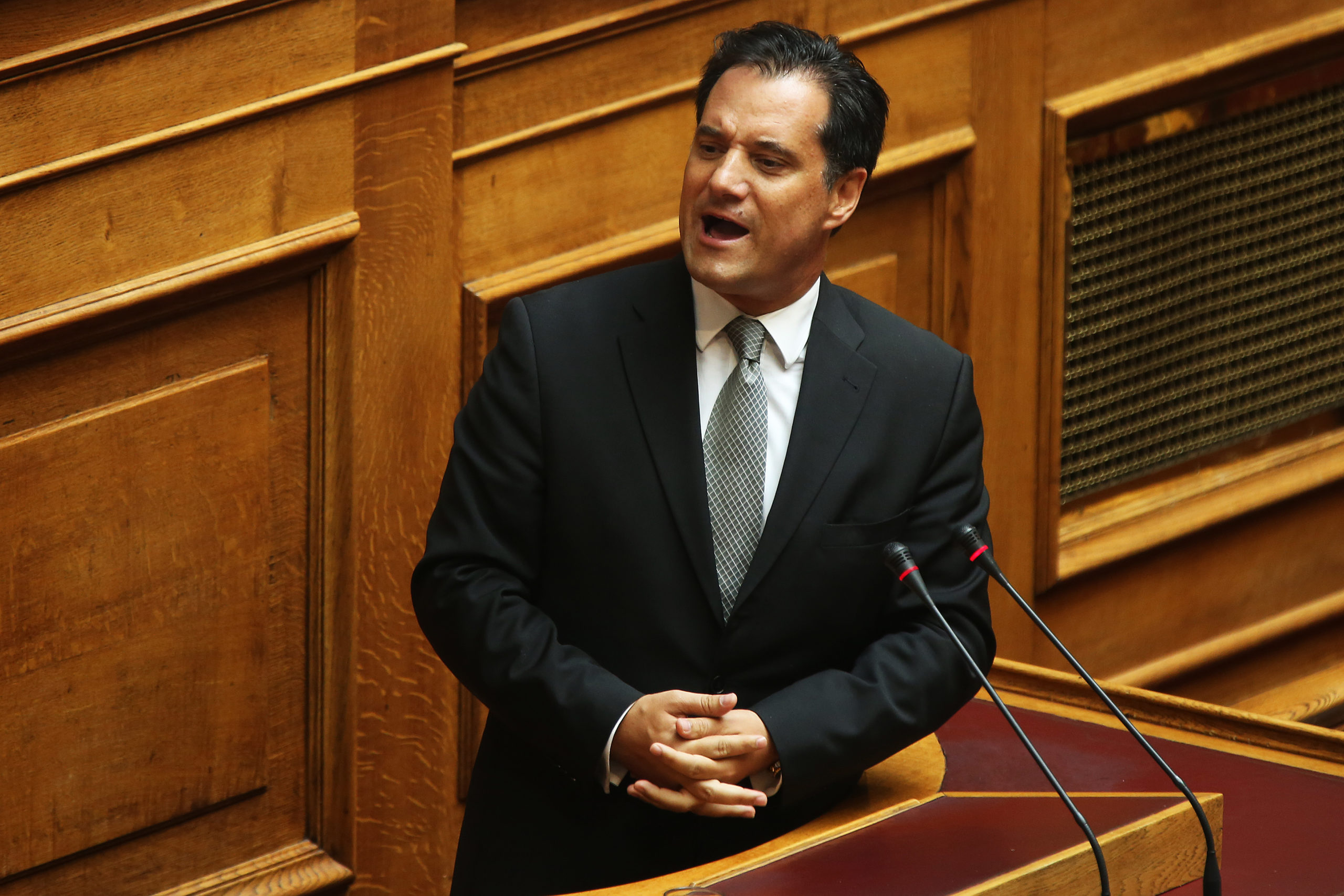 Αντιπαράθεση του Γεωργιάδη με τον Κουίκ στη Βουλή