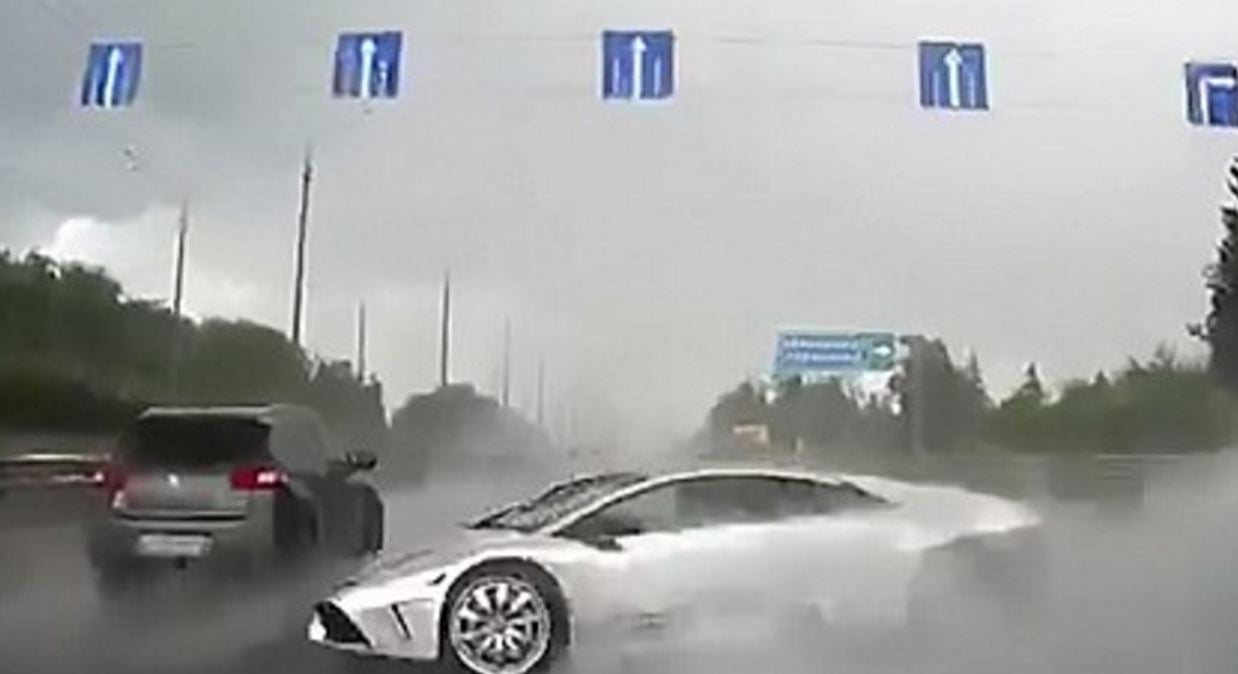 Έκανε κομμάτια τη Lamborghini μέσα σε έξι δευτερόλεπτα – ΒΙΝΤΕΟ
