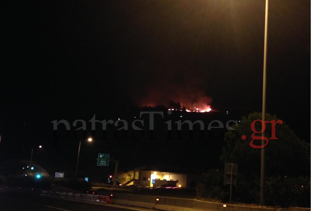 Πυροσβεστική Υπηρεσία: Υπό μερικό έλεγχο η πυρκαγιά στην Πάτρα