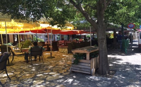 Πρωτοφανές θέαμα στο Αγρίνιο – Γυναίκα έκανε βόλτες γυμνή