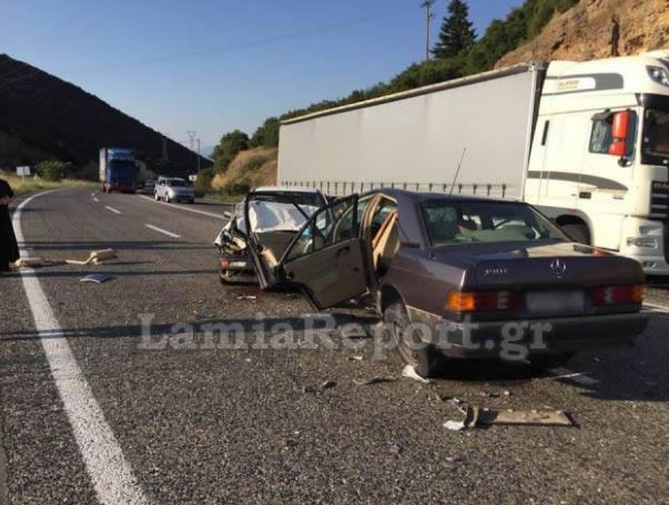 Καραμπόλα με 3 αυτοκίνητα στη Λαμία – ΦΩΤΟ