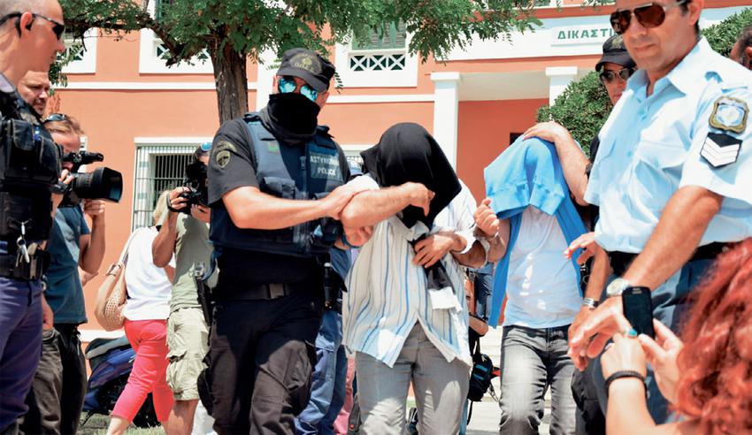 Ένταση στη δίκη των 8 Τούρκων – Ύβρεις και απειλές από αυτόκλητους «δικαστές»