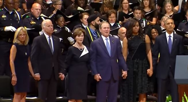Η γκάφα του Τζορτζ Μπους – Χόρευε στο μνημόσυνο των θυμάτων του Ντάλας – ΒΙΝΤΕΟ