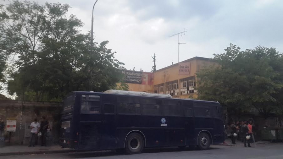 Έφοδος της Αστυνομίας σε υπό κατάληψη χώρους στη Θεσσαλονίκη – ΦΩΤΟ – BINTEO