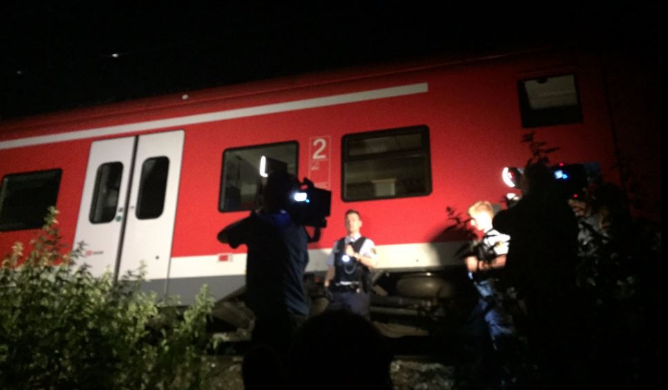 Βούρτσμπουργκ – Σοκαριστική ΦΩΤΟ από το εσωτερικό του τρένου που έγινε η επίθεση