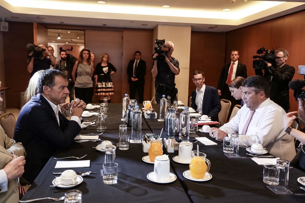 Ο Θεοδωράκης στον Γκάμπριελ: Η Ευρώπη να καταπολεμήσει την ανεργία των νέων