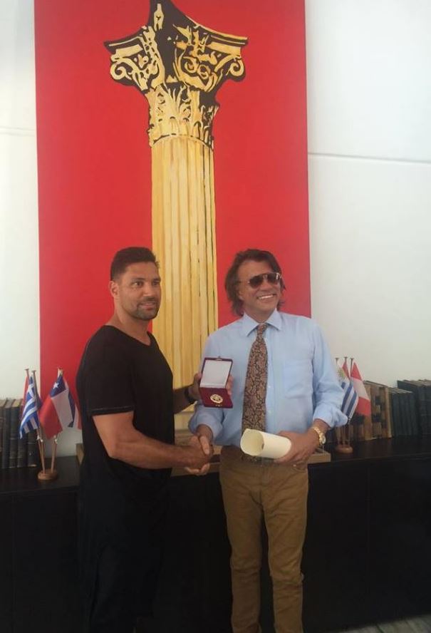 Ο Ψινάκης βράβευσε έναν “μονομάχο” του Σπάρτακου – ΦΩΤΟ