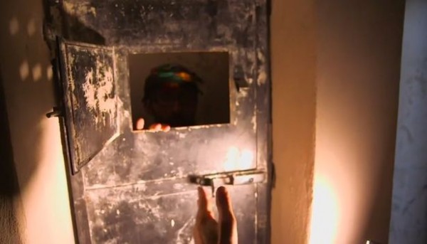 Αποκαλυπτικό βίντεο δείχνει τα κελιά βασανιστηρίων του ISIS