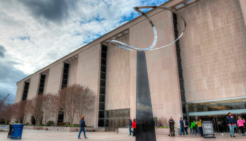 Το Μουσείο Σμιθσόνιαν αναζητά έναν ιστορικό για να… πίνει μπίρες