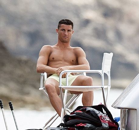 Οι διακοπές του Ρονάλντο στην Ίμπιζα με τη …μητέρα του – ΦΩΤΟ