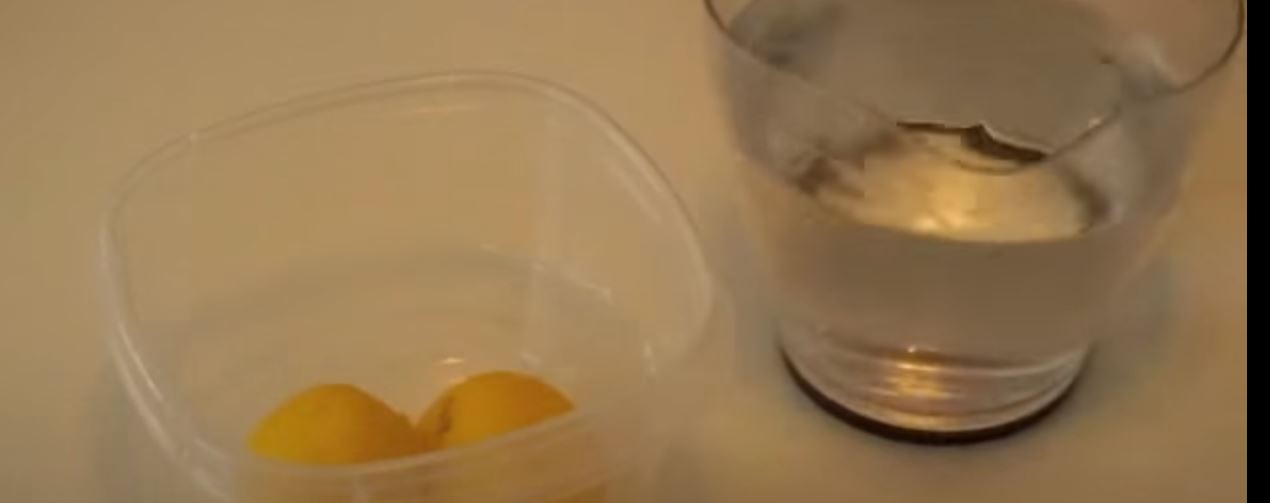 Πώς να καθαρίσεις τον φούρνο μικροκυμάτων εύκολα και γρήγορα – ΒΙΝΤΕΟ