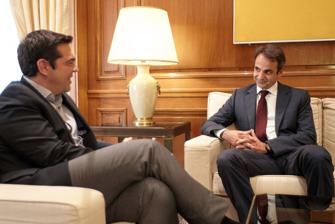 Τηλεφωνική επικοινωνία Τσίπρα-Μητσοτάκη