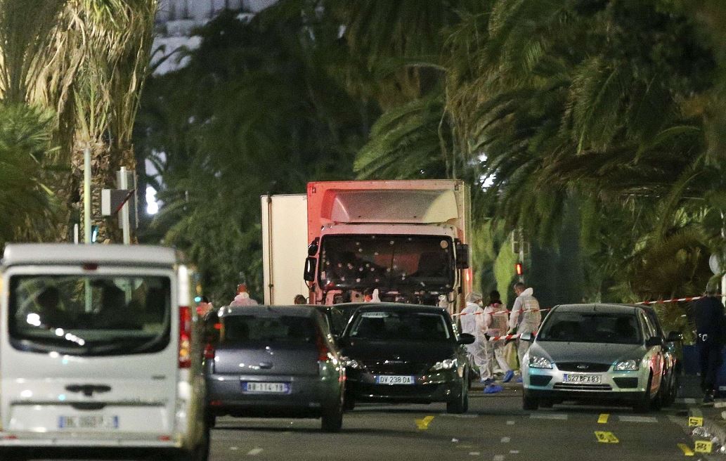 Τα γαλλικά ΜΜΕ δεν θα δημοσιεύουν φωτογραφίες και ονόματα τρομοκρατών