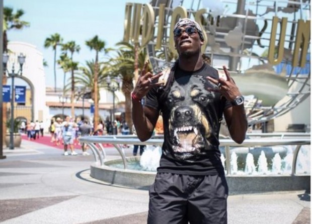 Ο Πογκμπά κάνει διακοπές και… τρολάρει τους δημοσιογράφους