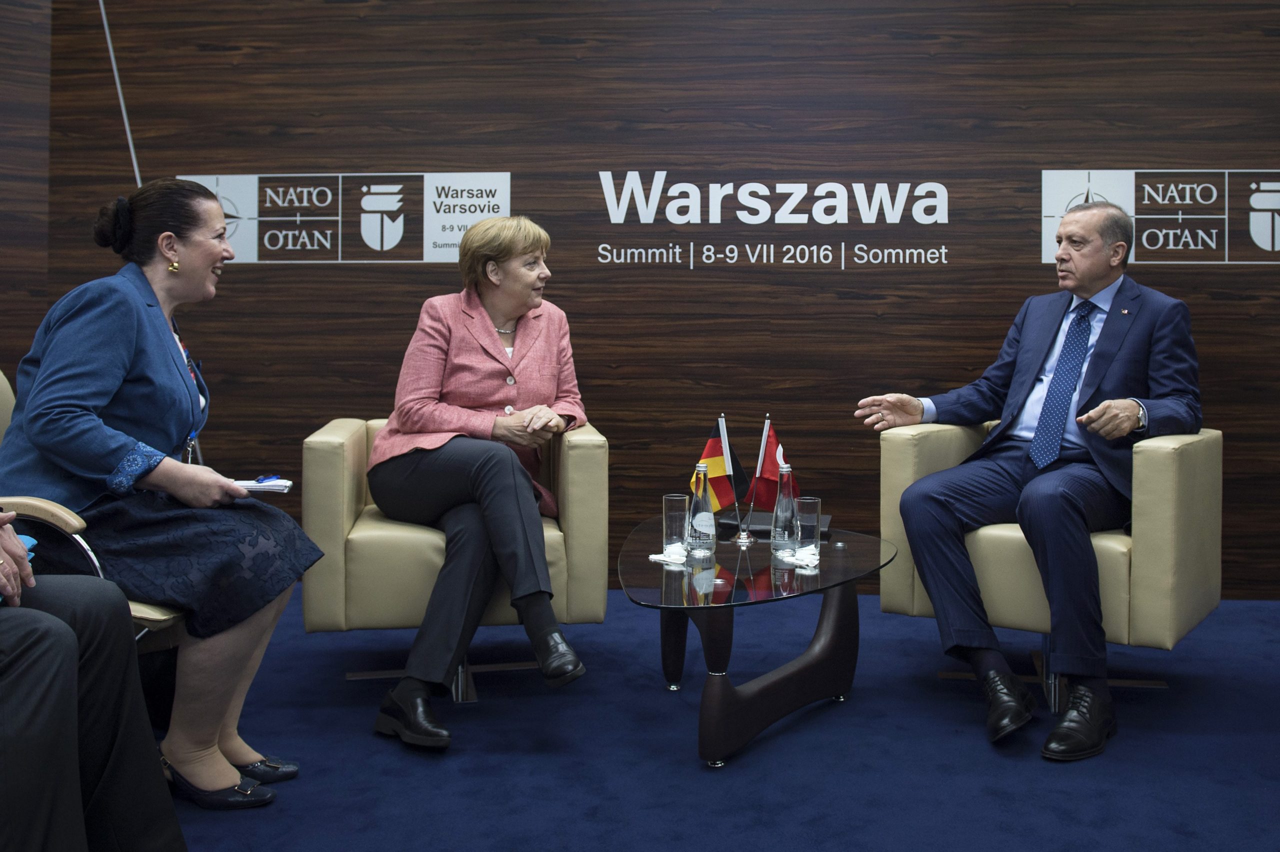 Συνάντηση Μέρκελ- Ερντογάν για το προσφυγικό και τις γερμανο-τουρκικές διαφορές