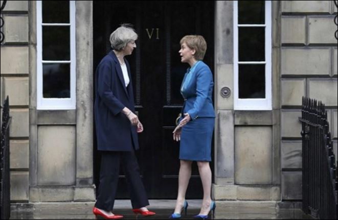 Η πρωθυπουργός της Σκωτίας: Λάθος του Λονδίνου να μας στερήσει ένα δεύτερο δημοψήφισμα