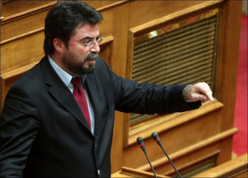 Δύσκολες ώρες για τον Βασίλη Οικονόμου