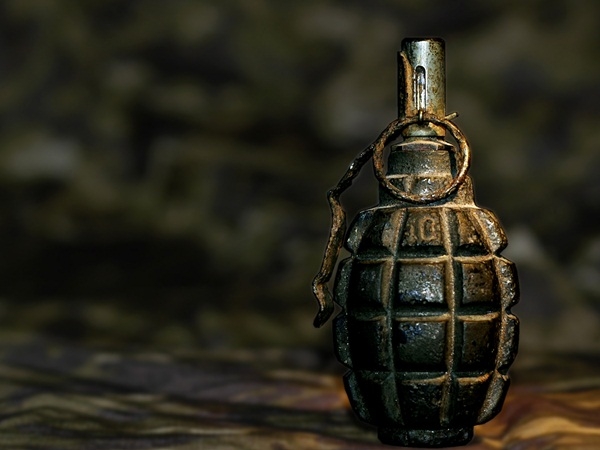 Αίγιο: Βρέθηκαν χειροβομβίδες σε θαλάσσια περιοχή