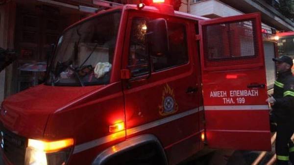 Φωτιά με εκρήξεις σε σπίτι στο Πήλιο – Σοβαρά εγκαύματα υπέστη ο ιδιοκτήτης