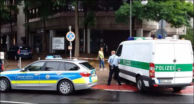 Η αστυνομία αναζητά οπλισμένη γυναίκα στην Κολωνία – ΤΩΡΑ