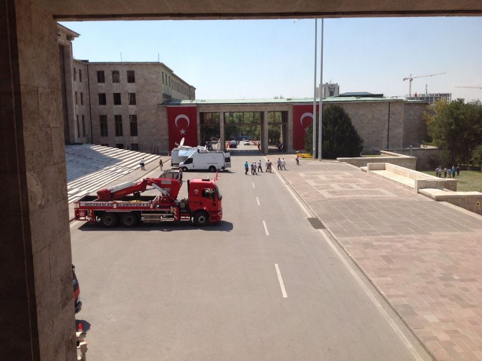 Εκκενώνεται το Κοινοβούλιο στην Άγκυρα – Φόβοι για τρομοκρατική επίθεση – ΤΩΡΑ – ΦΩΤΟ