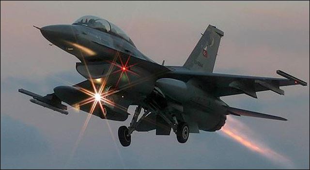 Πολεμικά αεροσκάφη πετούν σε χαμηλό ύψος πάνω από την Άγκυρα – ΤΩΡΑ