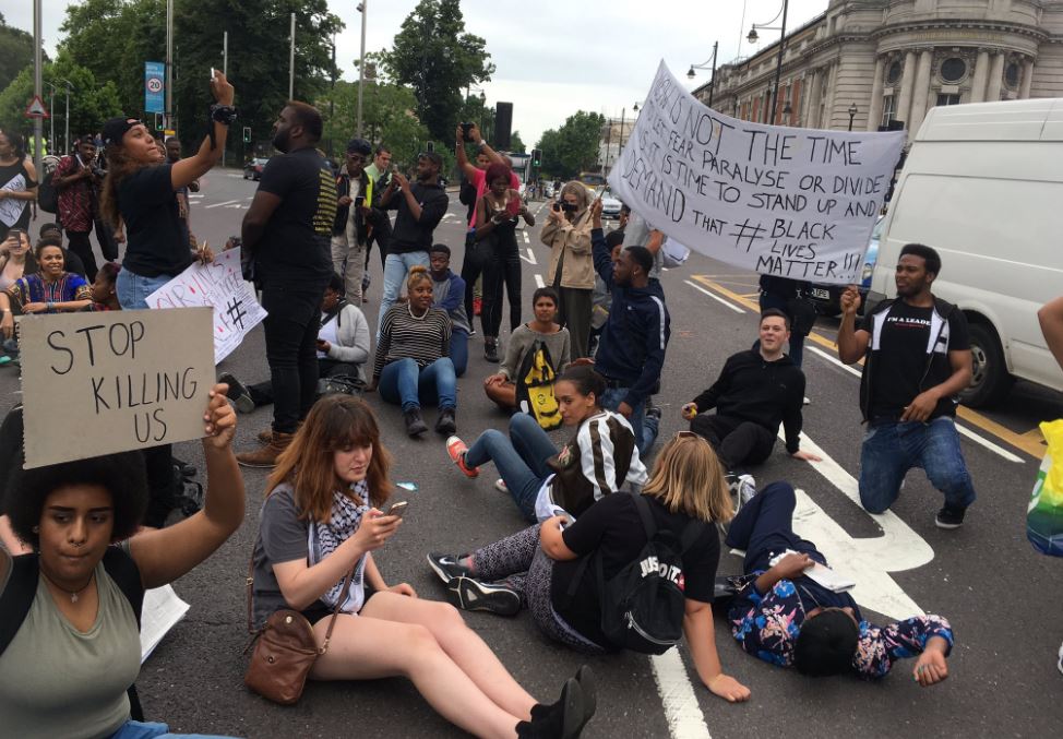Διαδηλώσεις κατά της αστυνομικής βίας στο Λονδίνο