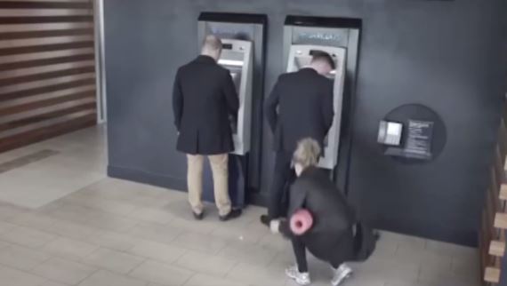 Έτσι μπορούν να κλέψουν το PIN και την κάρτα σας από το ΑΤΜ – ΒΙΝΤΕΟ