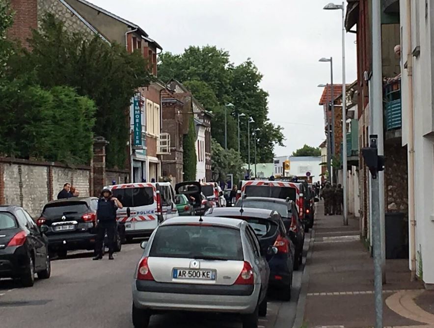 “Εξουδετερώθηκαν” οι ένοπλοι που εισέβαλαν σε εκκλησία της Νορμανδίας – ΤΩΡΑ – ΦΩΤΟ