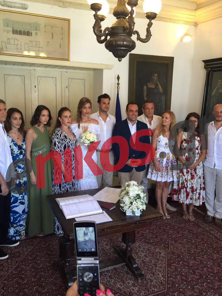 Αποκλειστικές φωτογραφίες από τον γάμο της Μπάρος και του Ελ Σιάτι στη Μύκονο