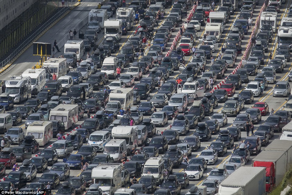 Μποτιλιάρισμα 16 χιλιομέτρων στην Αγγλία – ΦΩΤΟ