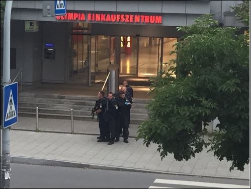 Ειδικές δυνάμεις της γερμανικής αστυνομίας στο εμπορικό κέντρο του Μονάχου – ΒΙΝΤΕΟ