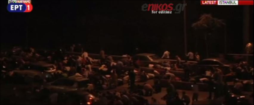 Στρατιώτες πυροβολούν στον αέρα για να σταματήσουν τους διαδηλωτές – Τους αποδοκιμάζουν οι πολίτες – ΒΙΝΤΕΟ